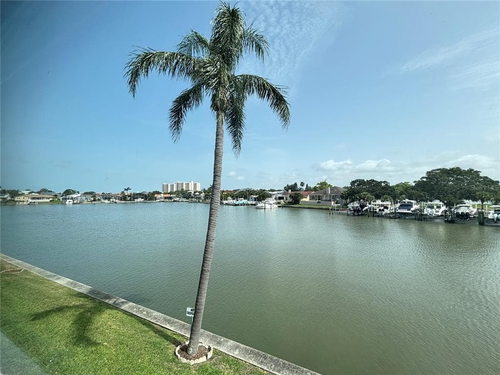 5935 30TH AVENUE S UNIT 204 GULFPORT, FL 33707