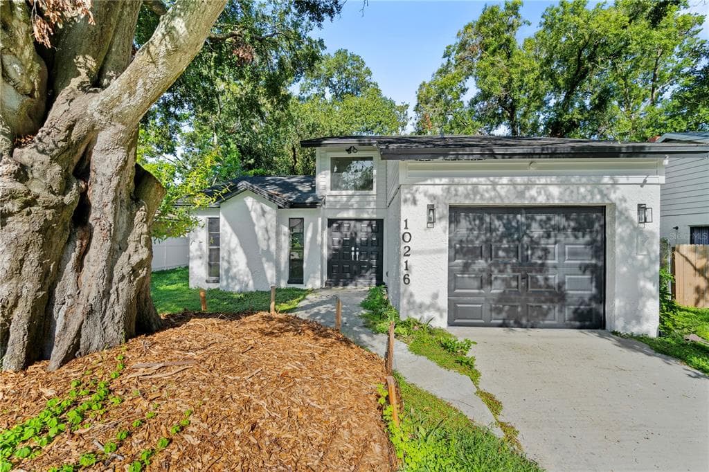 10216 N PAWNEE AVENUE TAMPA, FL 33617