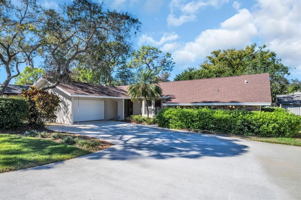 2462 INDIAN TRAIL E PALM HARBOR, FL 34683