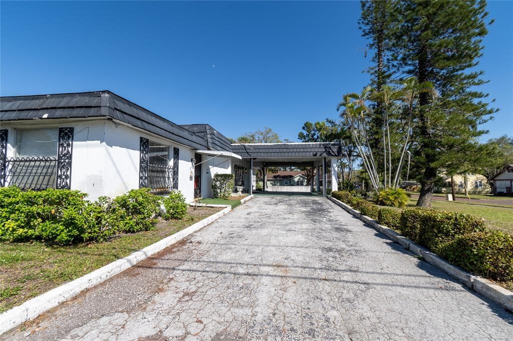 1940 DR MARTIN LUTHER KING JR STREET S ST PETERSBURG, FL 33705