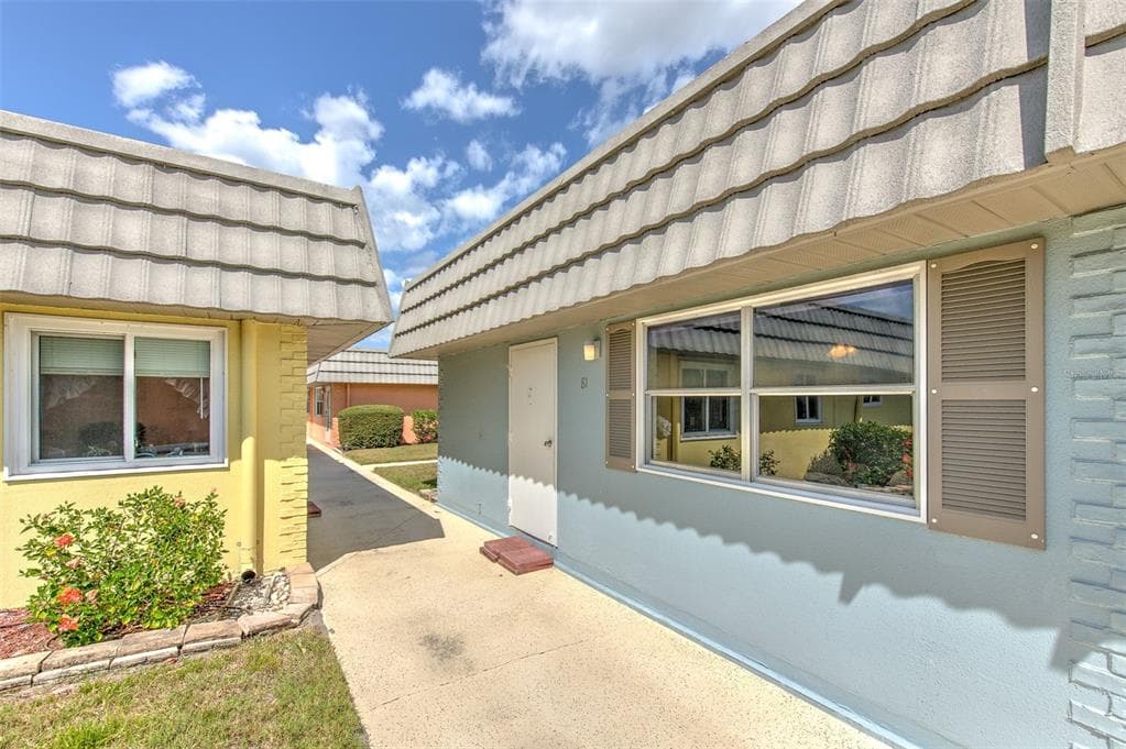 201 BEDFORD STREET UNIT 81 SUN CITY CENTER, FL 33573