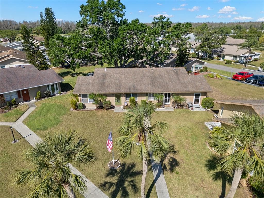 1904 CANTERBURY LANE UNIT 27 SUN CITY CENTER, FL 33573
