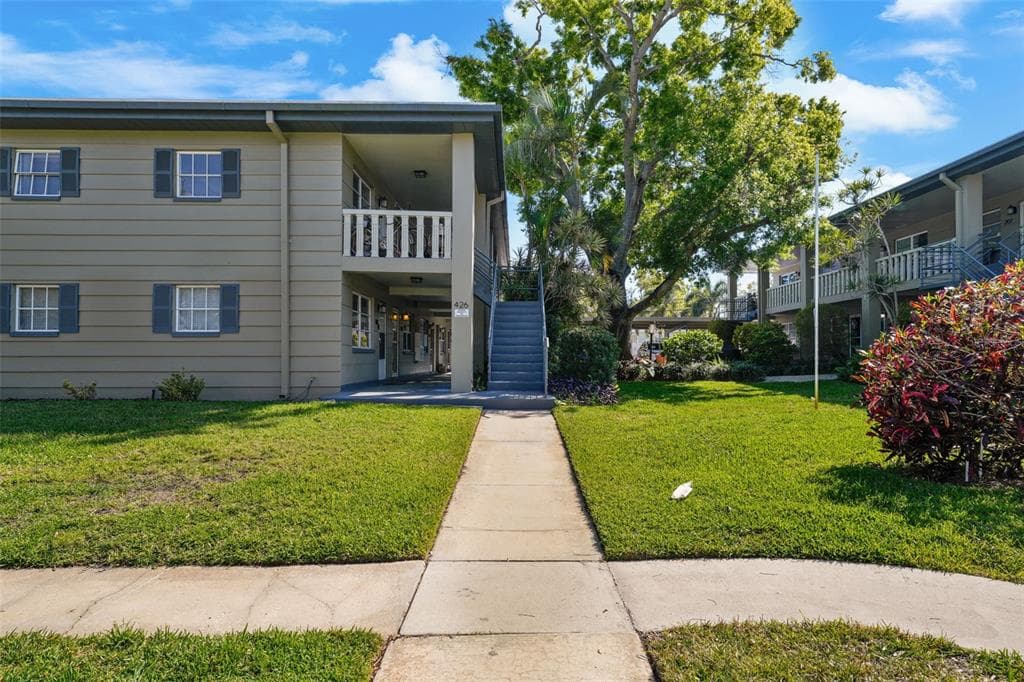 426 32ND AVENUE N UNIT 102E ST PETERSBURG, FL 33704