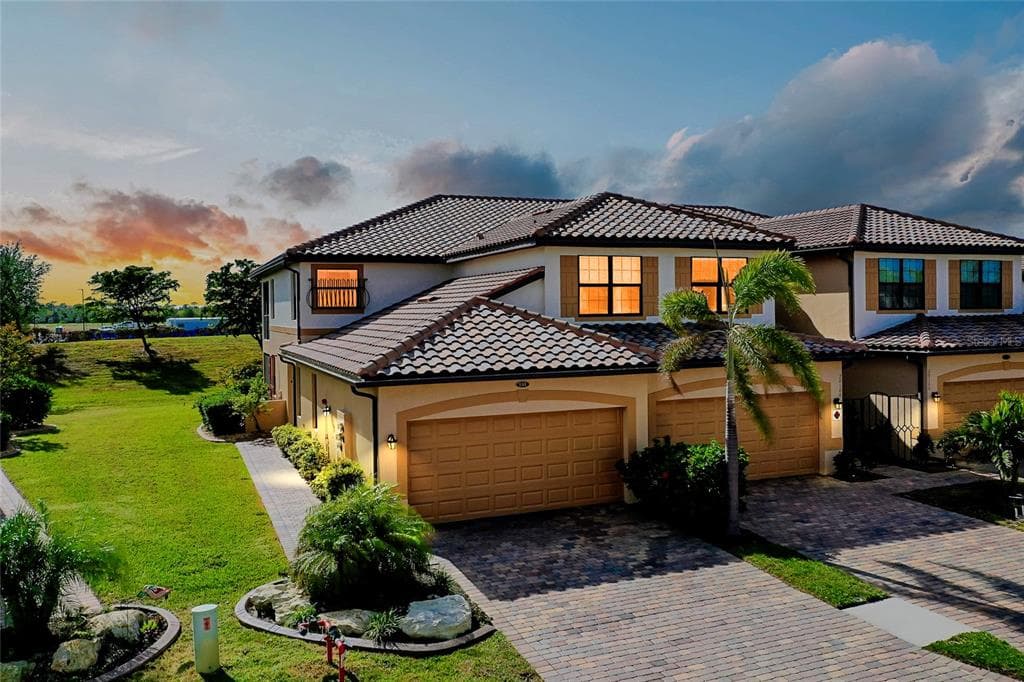 20100 RAGAZZA CIRCLE UNIT 101 VENICE, FL 34293