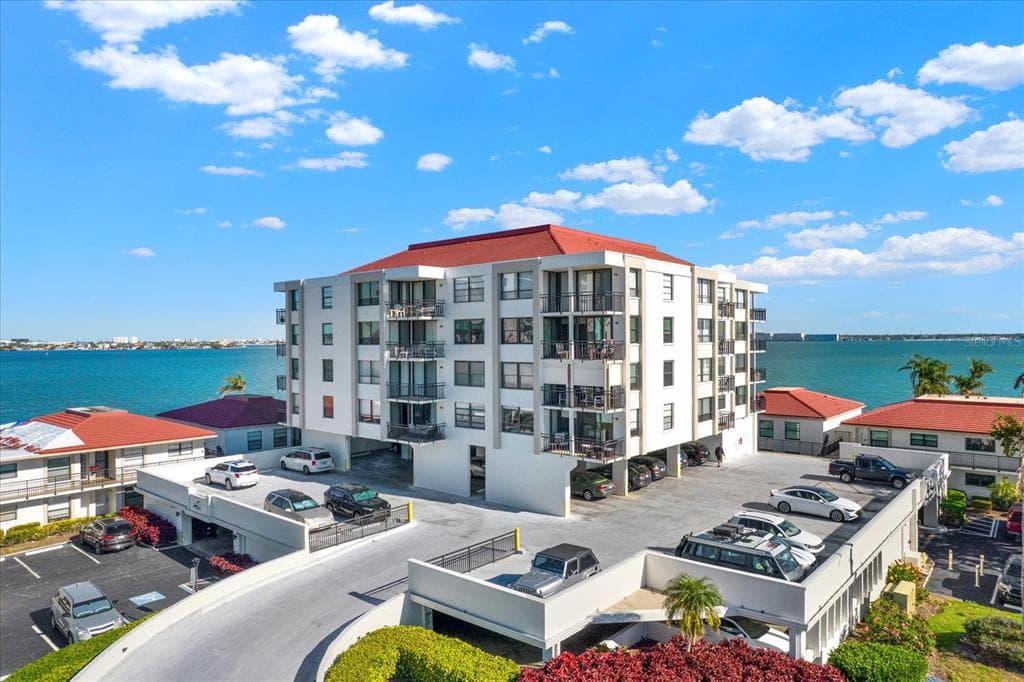 6211 SUN BOULEVARD UNIT 404 ST PETERSBURG, FL 33715