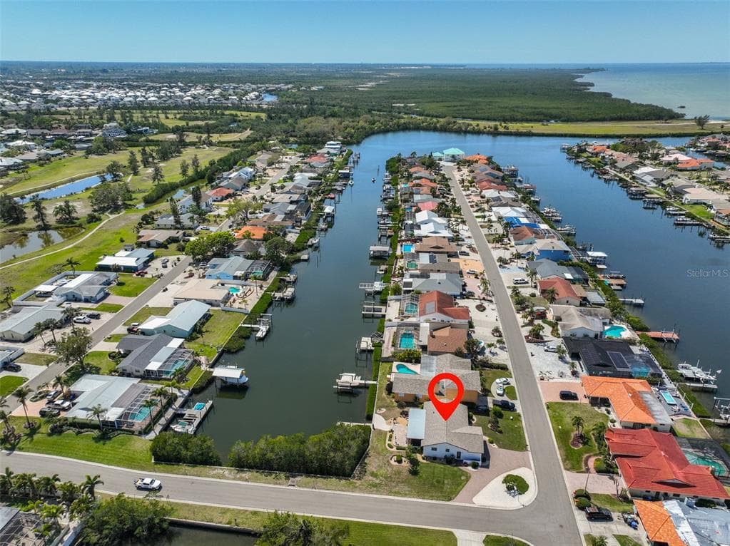 902 CHIPAWAY DRIVE APOLLO BEACH, FL 33572