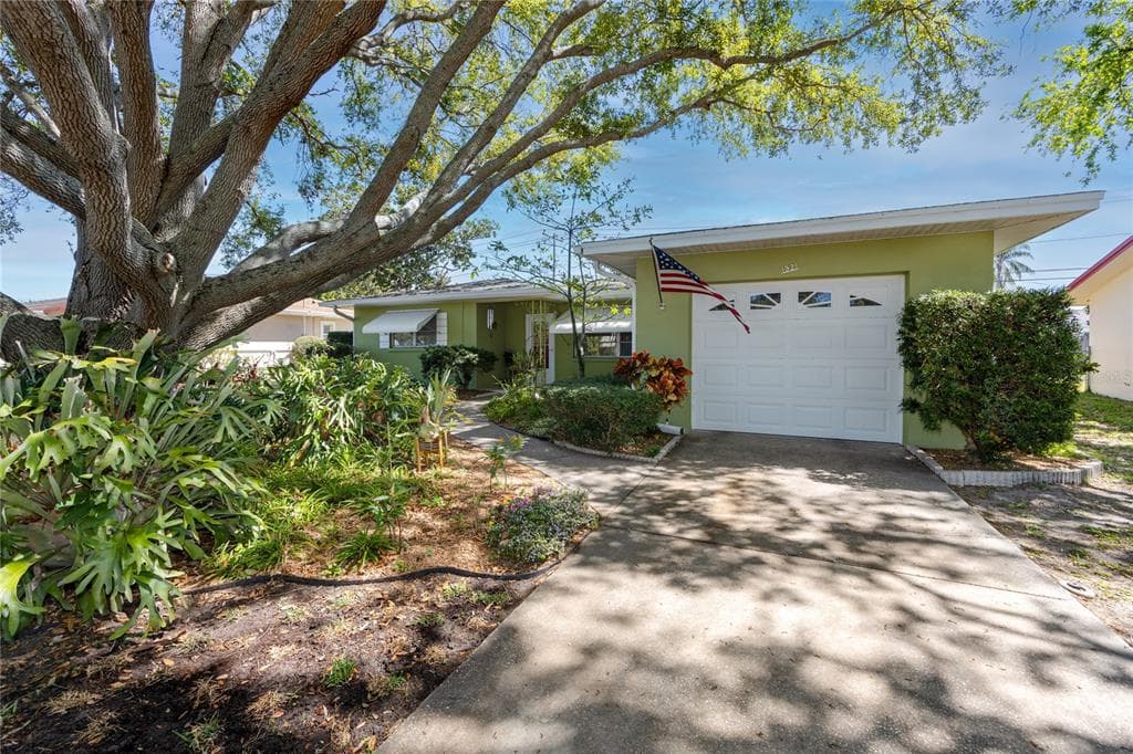 1521 SAN HELEN DRIVE DUNEDIN, FL 34698
