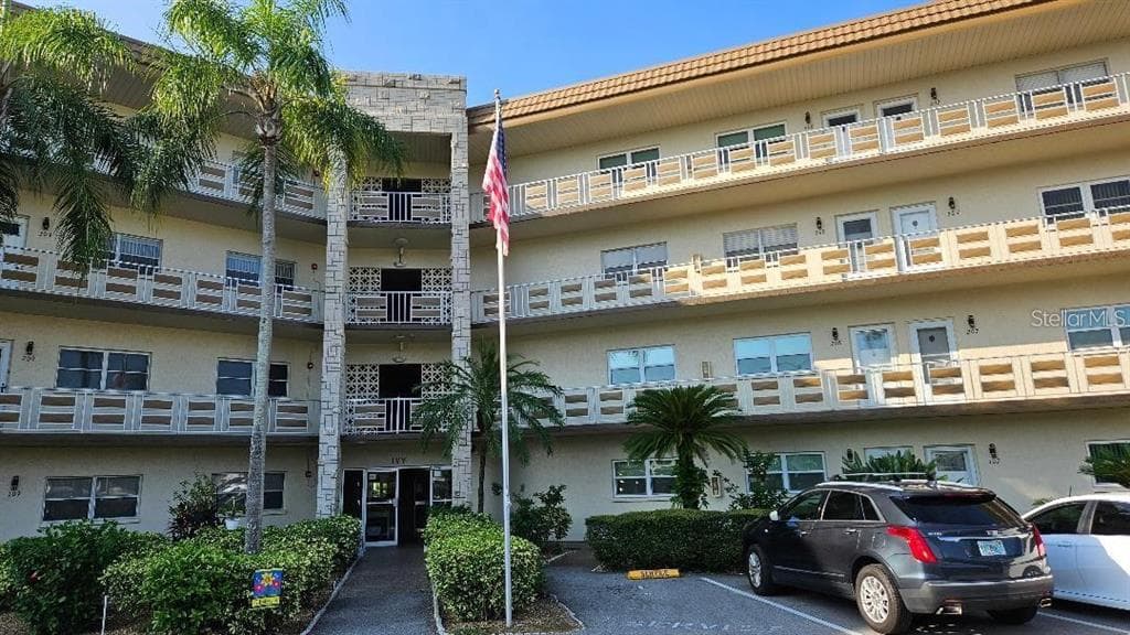 5725 80TH STREET N UNIT 107 ST PETERSBURG, FL 33709
