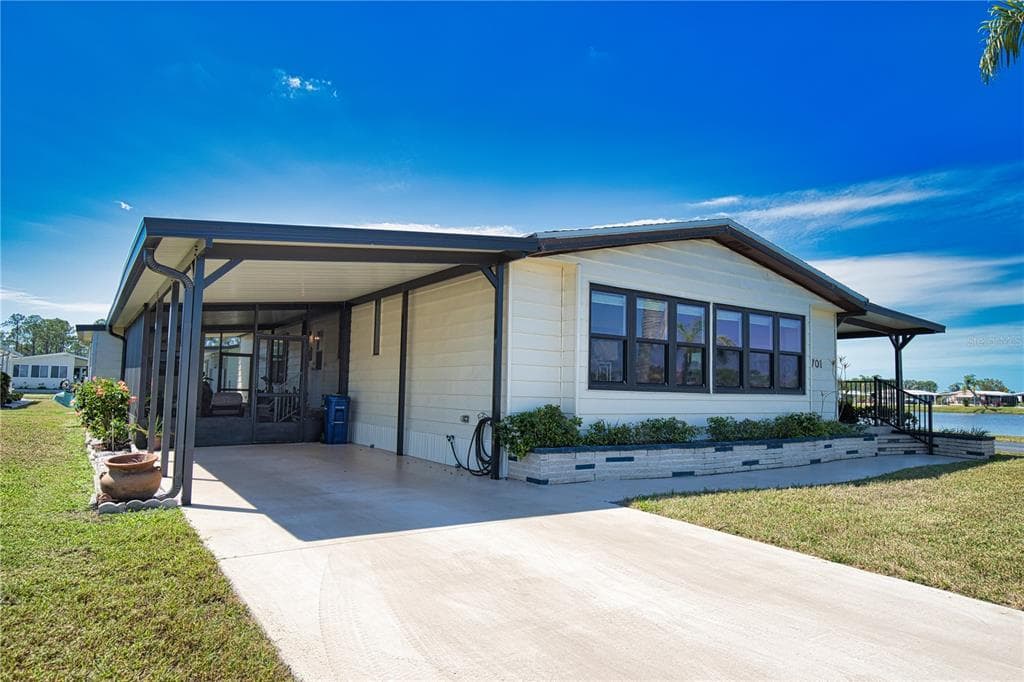 701 DEL LUNA DRIVE NORTH PORT, FL 34287