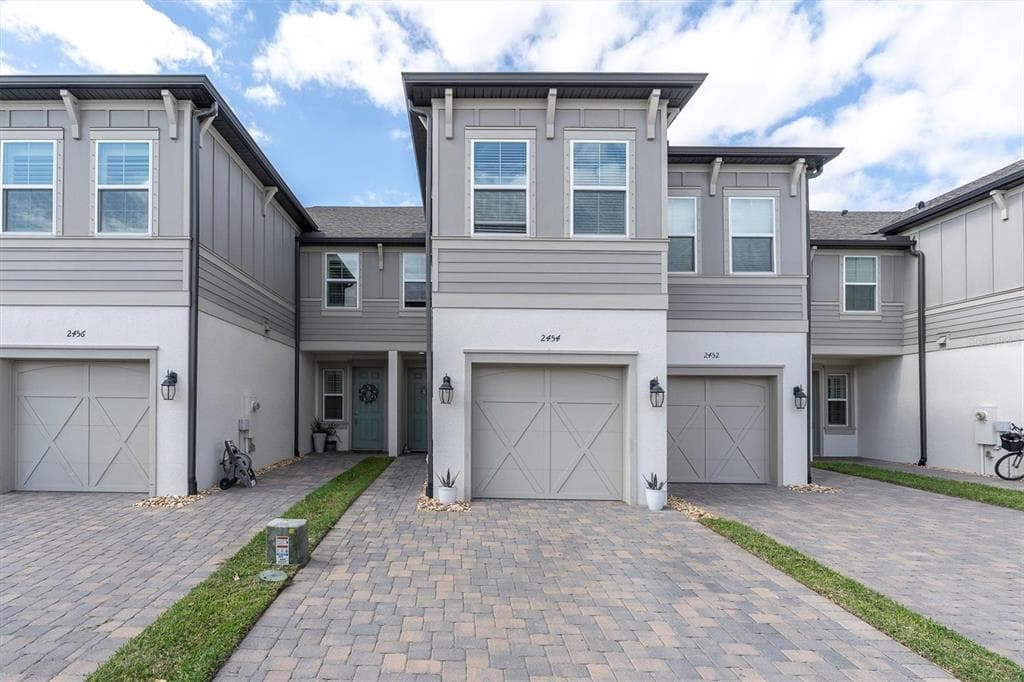 2454 FOGGY CREEK CIRCLE CLEARWATER, FL 33764