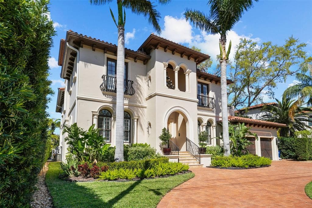 44 MARTINIQUE AVENUE TAMPA, FL 33606