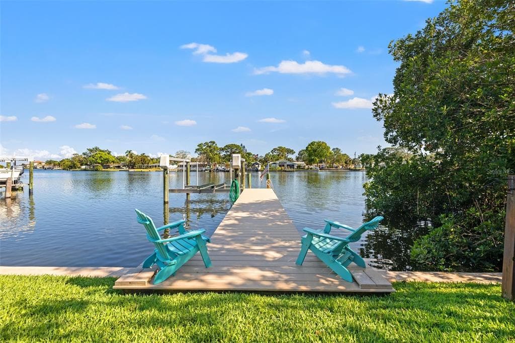 292 SUNLIT COVE DRIVE NE ST PETERSBURG, FL 33702