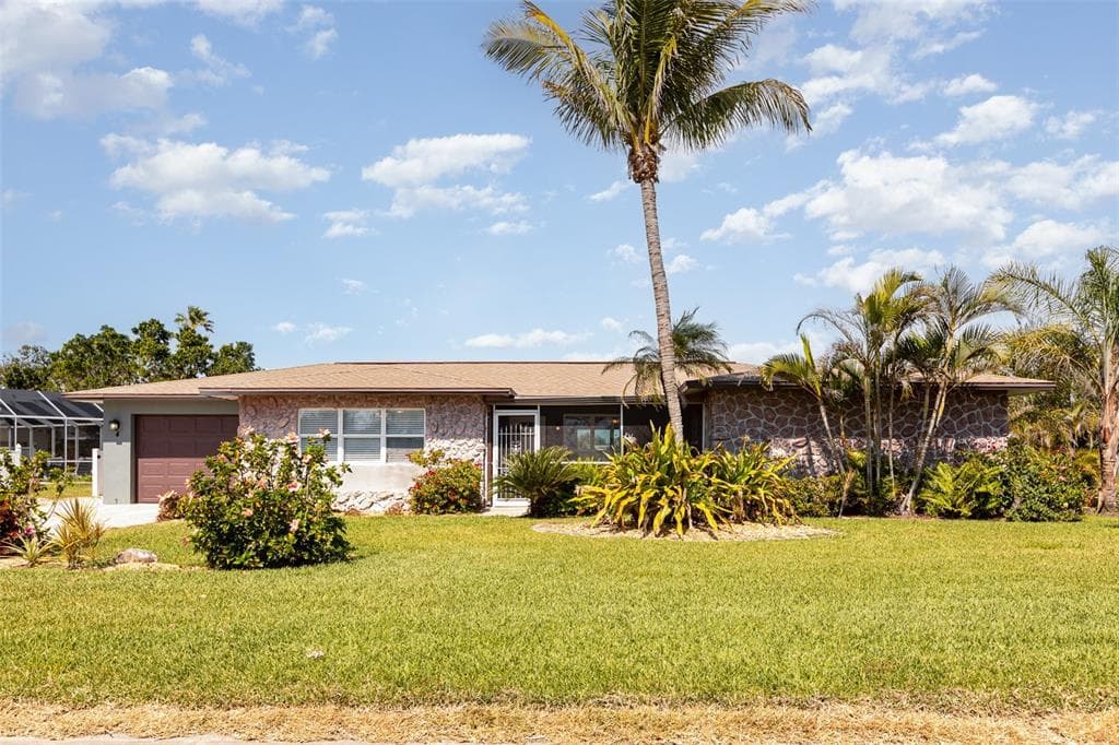 4 OAKLAND HILLS COURT ROTONDA WEST, FL 33947