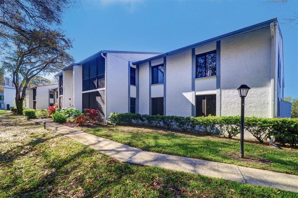 1326 PINE RIDGE CIRCLE E UNIT B2