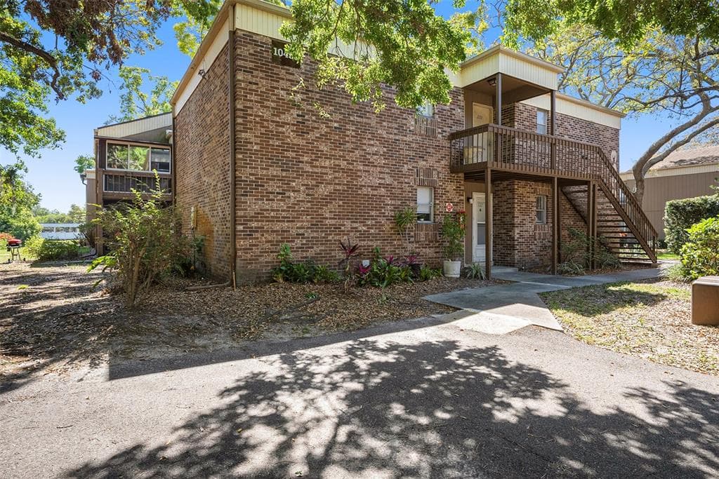 10453 CARROLLBROOK CIRCLE UNIT 122 TAMPA, FL 33618