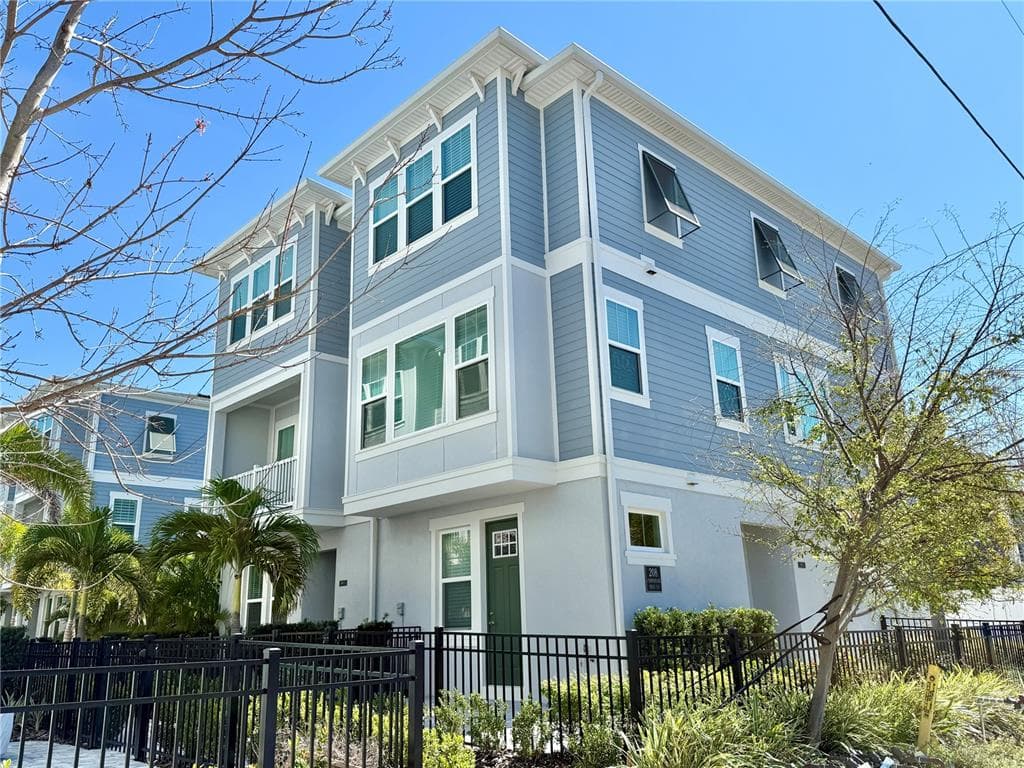 208 S TAMPANIA AVENUE UNIT 4 TAMPA, FL 33609