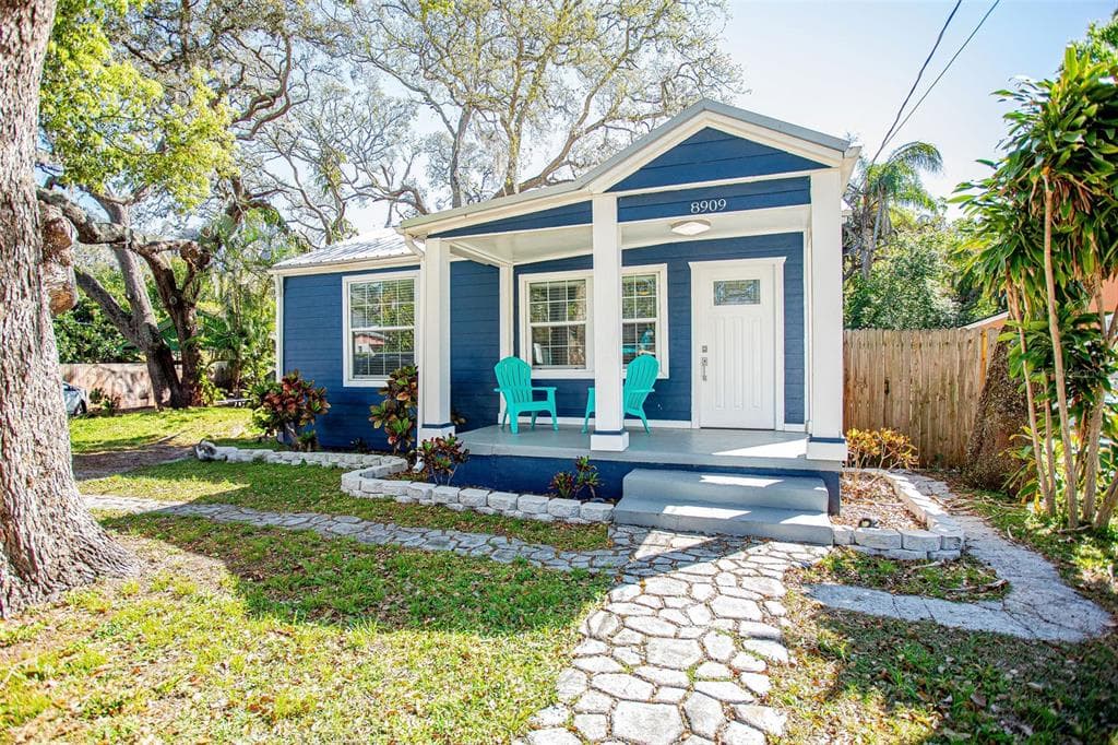 8909 N DEXTER AVENUE TAMPA, FL 33604