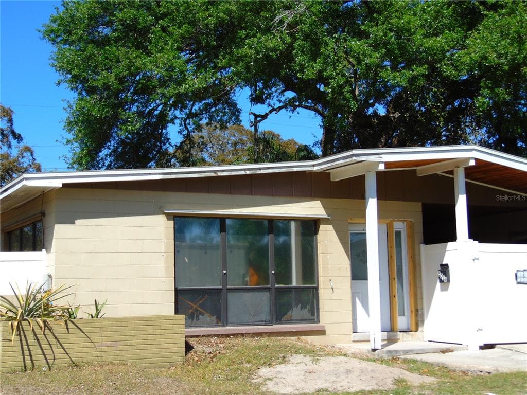 8016 N OLA AVENUE TAMPA, FL 33604