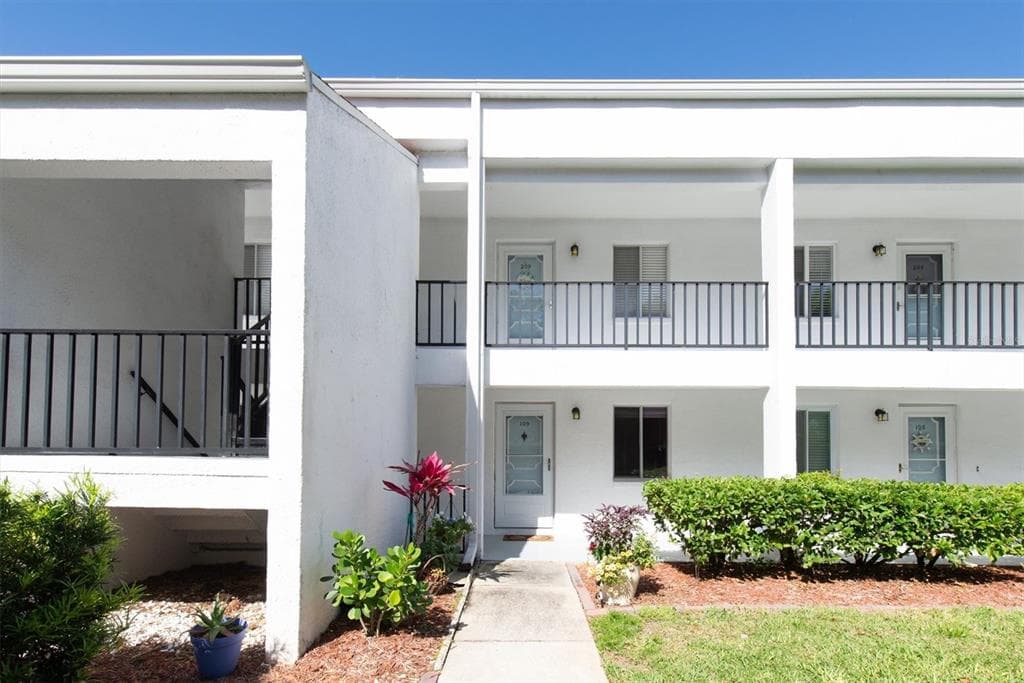 2060 MARILYN STREET UNIT 109 CLEARWATER, FL 33765