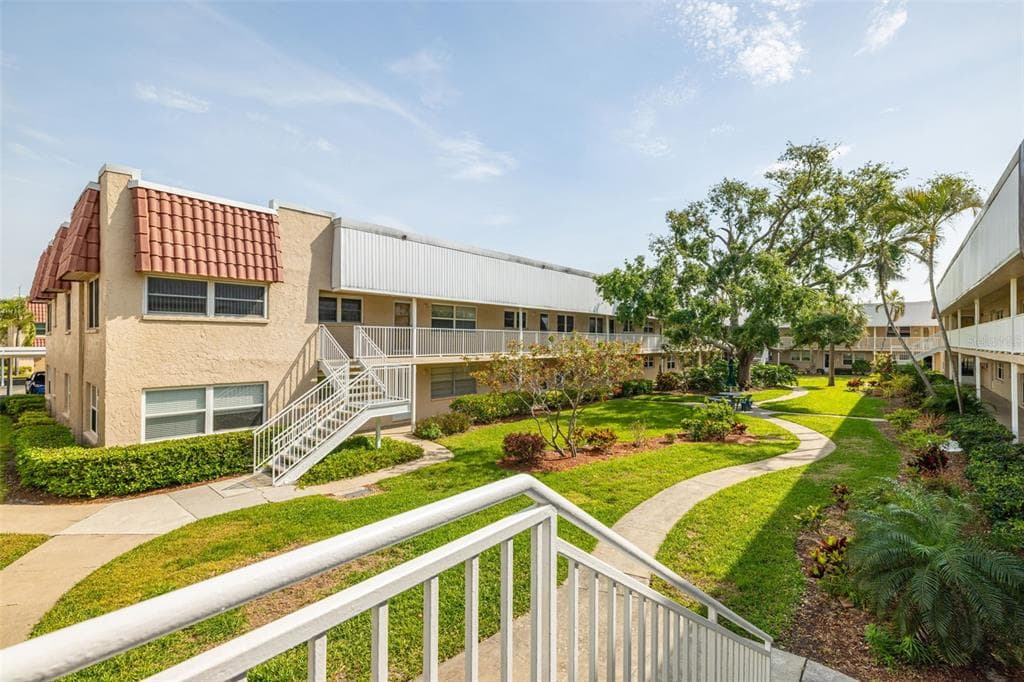 10034 64TH AVENUE N UNIT 14 ST PETERSBURG, FL 33708