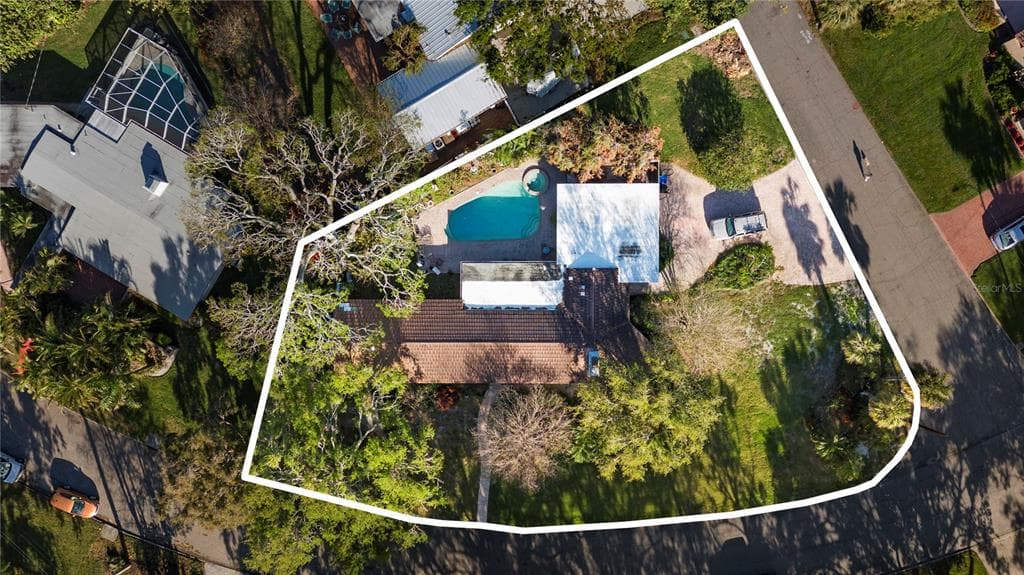 6305 BAHAMA SHORES DRIVE S ST PETERSBURG, FL 33705