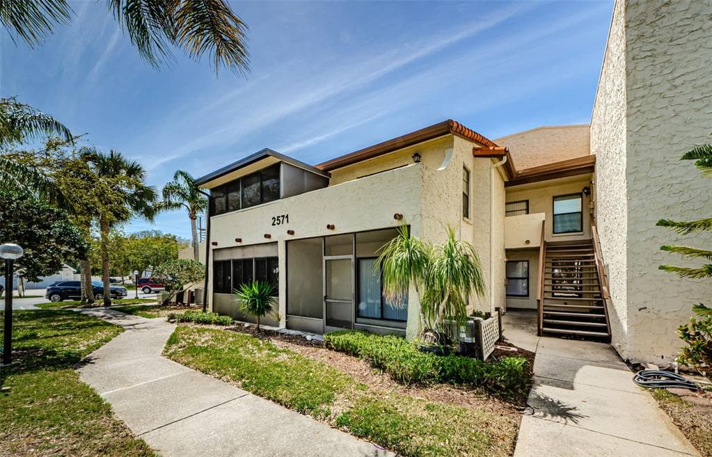 2571 CYPRUS DRIVE UNIT 1-105 PALM HARBOR, FL 34684