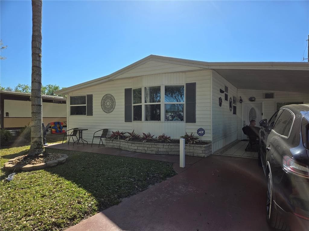 6253 PARKSEND LANE ZEPHYRHILLS, FL 33542