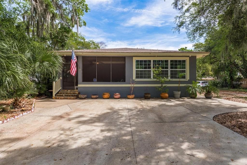 711 BAYOU AVENUE TARPON SPRINGS, FL 34689
