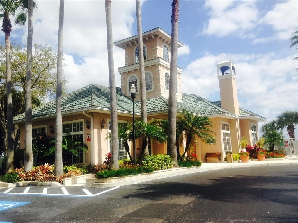 3208 BAY CLUB CIRCLE UNIT 3208 TAMPA, FL 33607