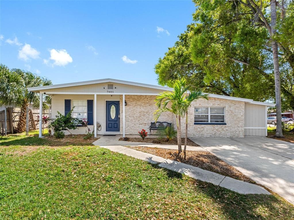 7401 KINGSTON DRIVE TAMPA, FL 33619