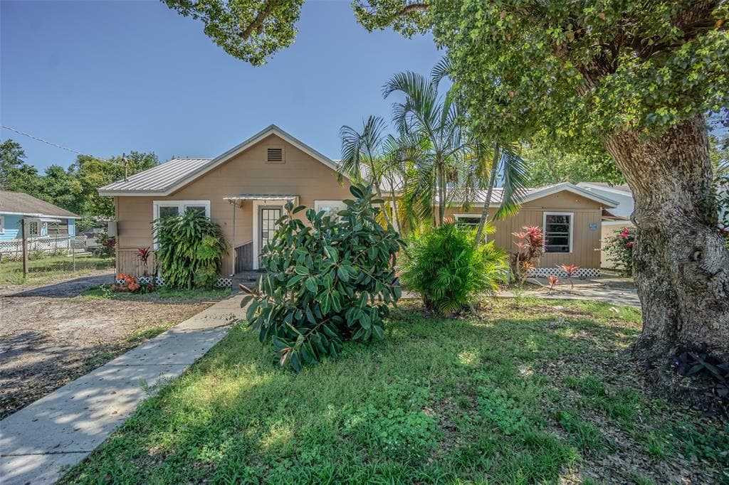 8719 N OLA AVENUE TAMPA, FL 33604