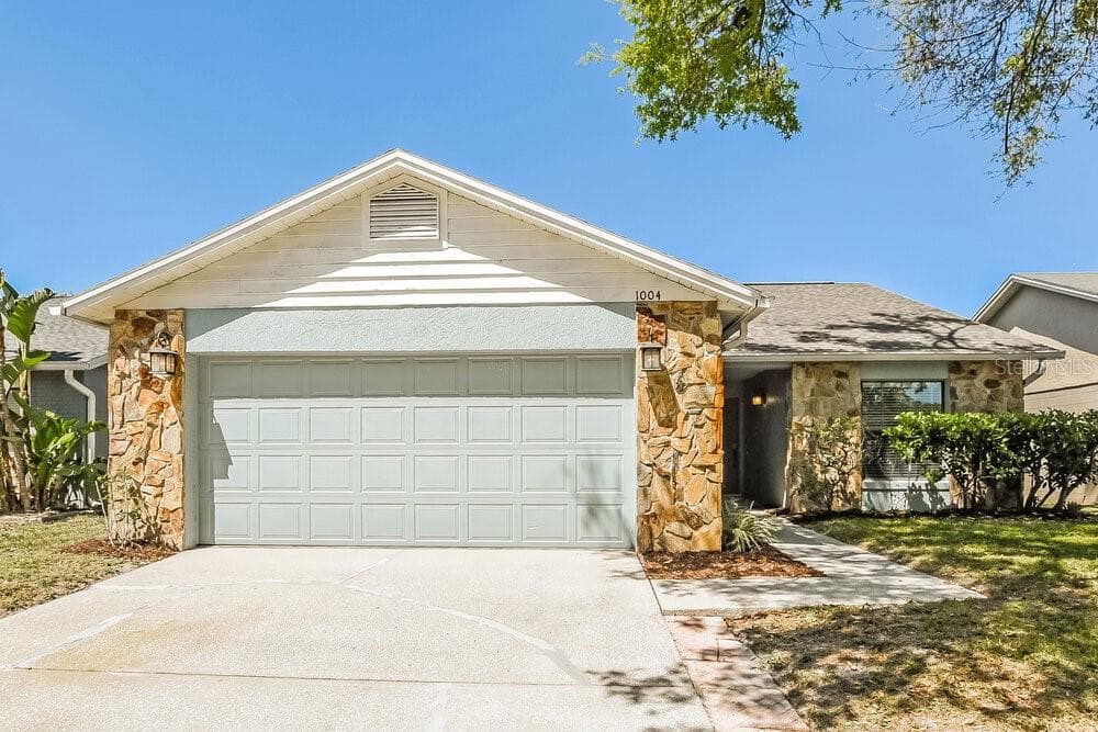 1004 ABELL CIRCLE OVIEDO, FL 32765