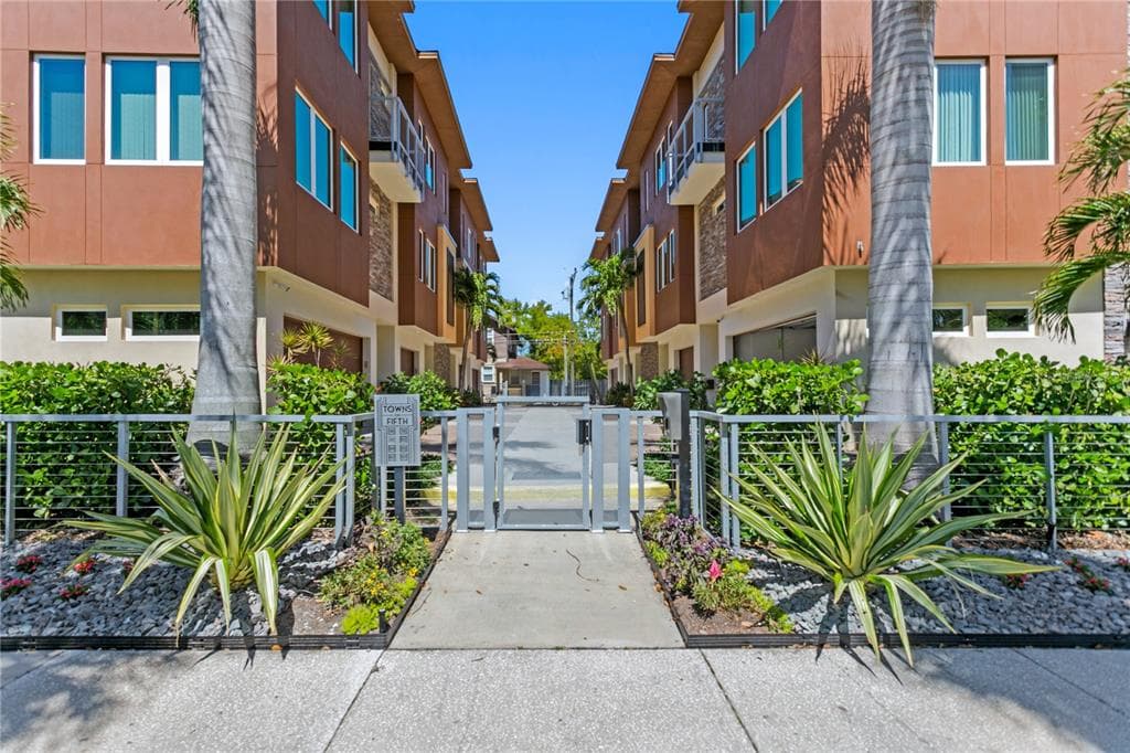 155 5TH AVENUE NE ST PETERSBURG, FL 33701