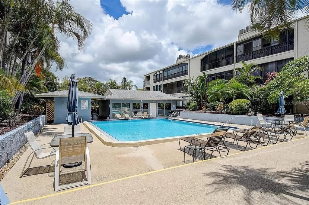 215 VALENCIA BOULEVARD UNIT 208 LARGO, FL 33770