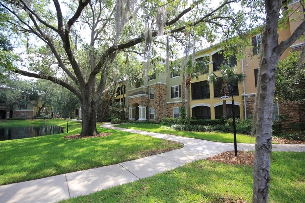 10121 COURTNEY PALMS BOULEVARD UNIT 204 TAMPA, FL 33619