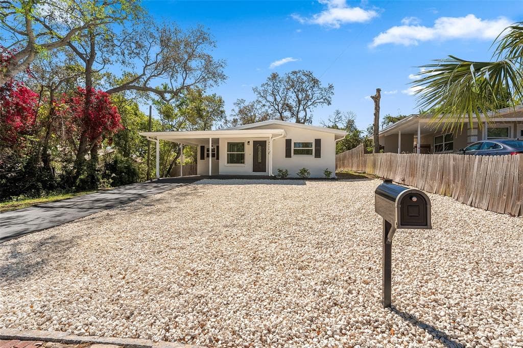 536 E CENTER STREET TARPON SPRINGS, FL 34689