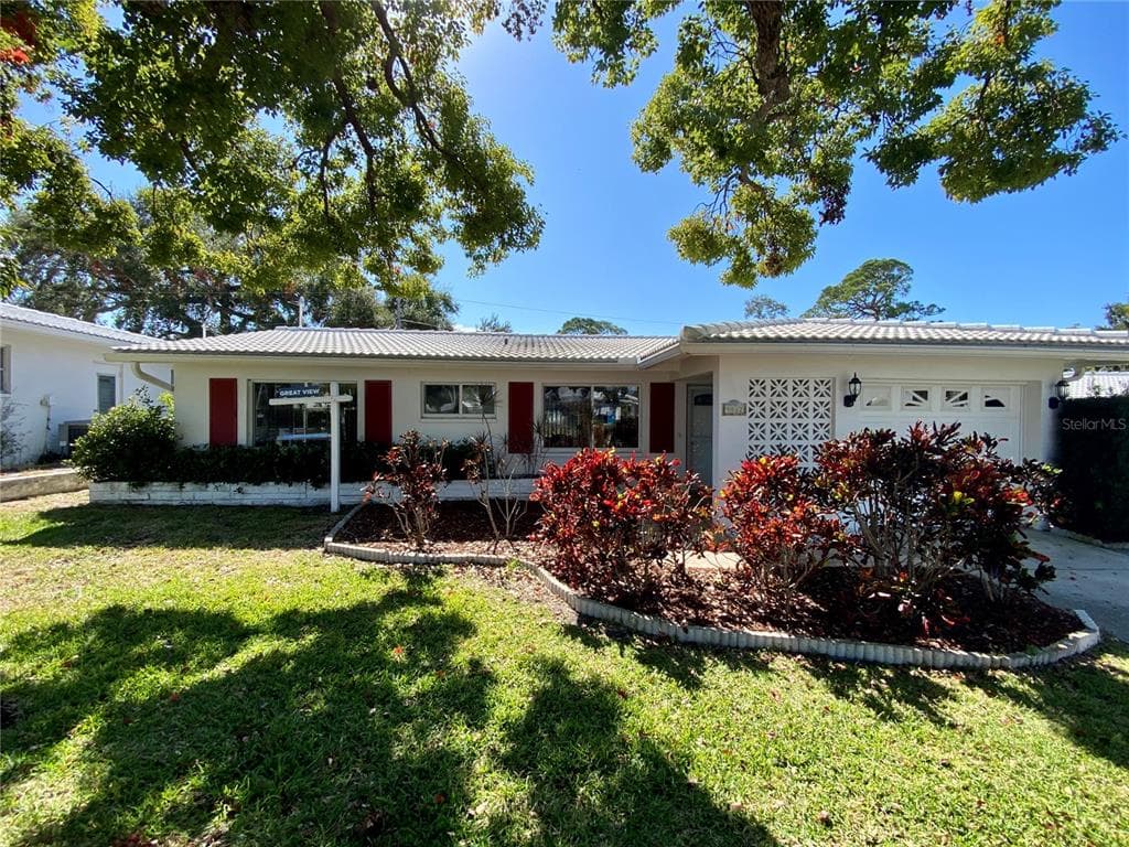 9082 141ST STREET SEMINOLE, FL 33776