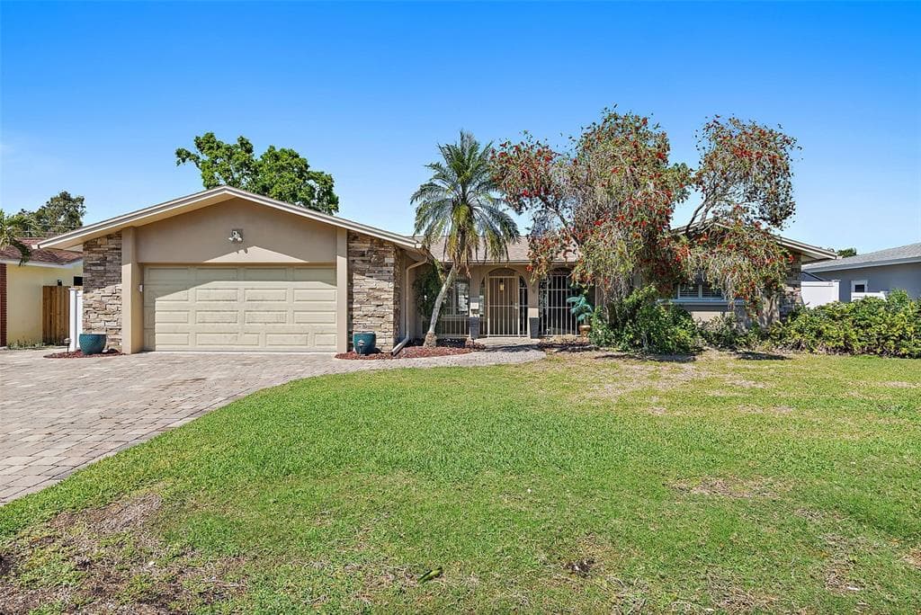 149 98TH AVENUE N ST PETERSBURG, FL 33702