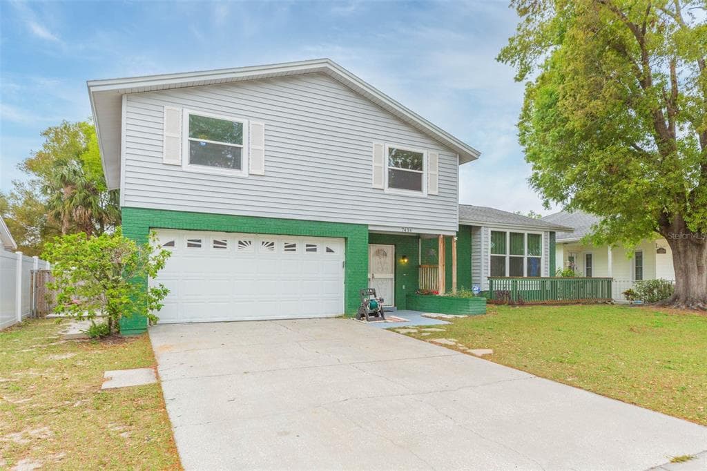 7434 OAKVISTA CIRCLE TAMPA, FL 33634