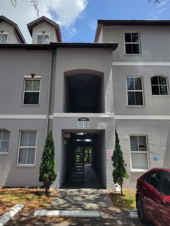 5041 SUNRIDGE PALMS DRIVE UNIT 201 TAMPA, FL 33617