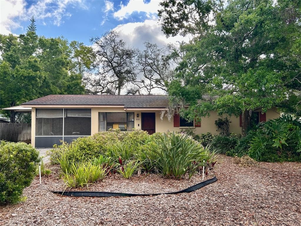 600 BAYOU LANE PALM HARBOR, FL 34683