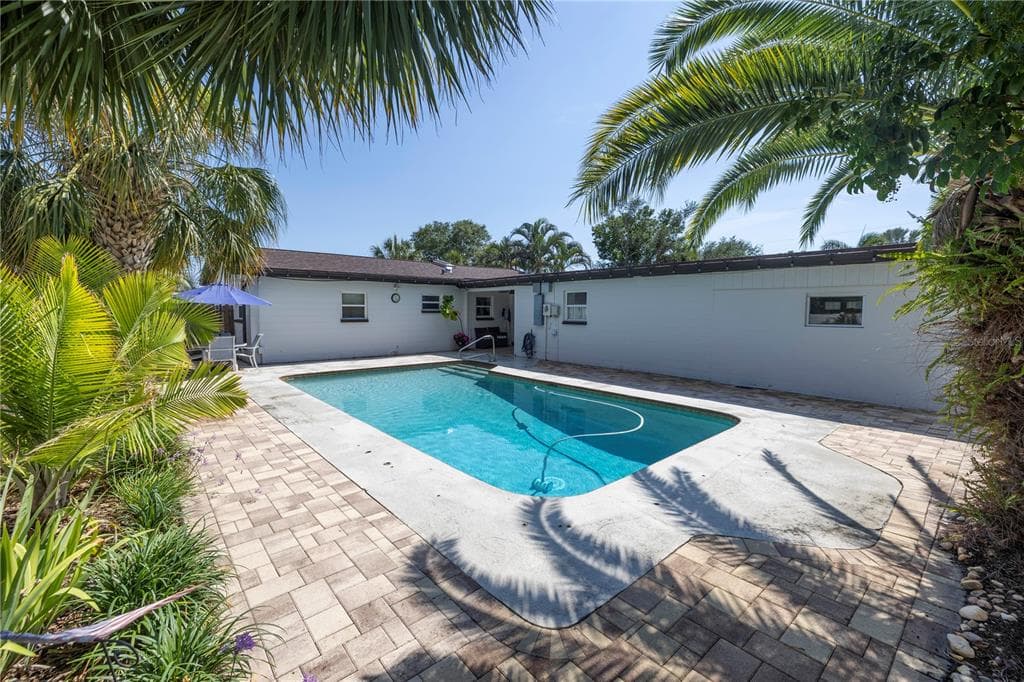 1101 39TH AVENUE NE ST PETERSBURG, FL 33703