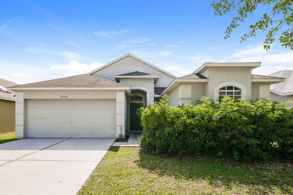 4204 KNOB LAKE COURT TAMPA, FL 33619