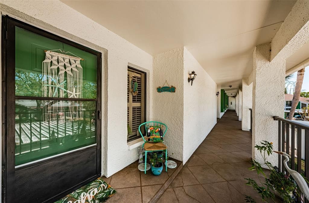 2537 ROYAL PINES CIRCLE UNIT 19I CLEARWATER, FL 33763