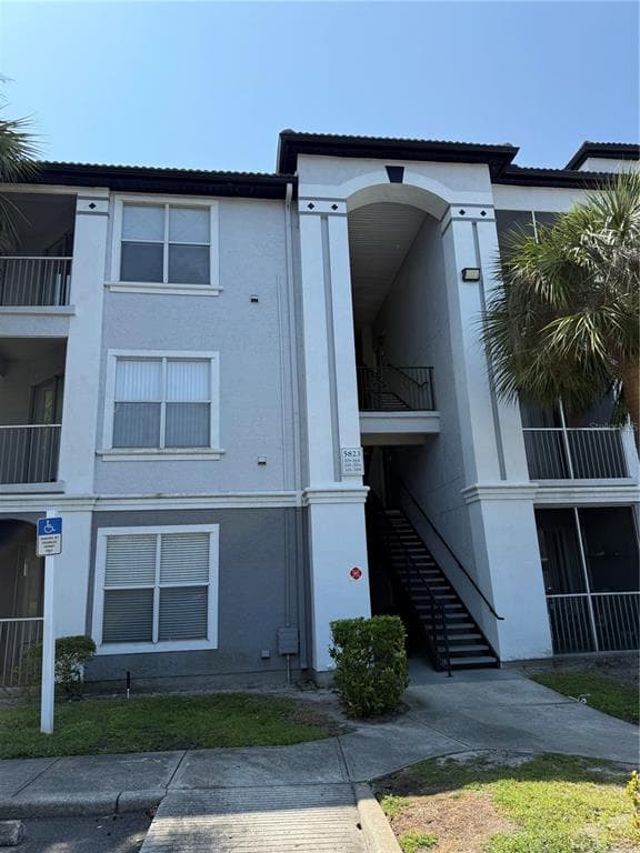 5823 LEGACY CRESCENT PLACE UNIT 301 RIVERVIEW, FL 33578