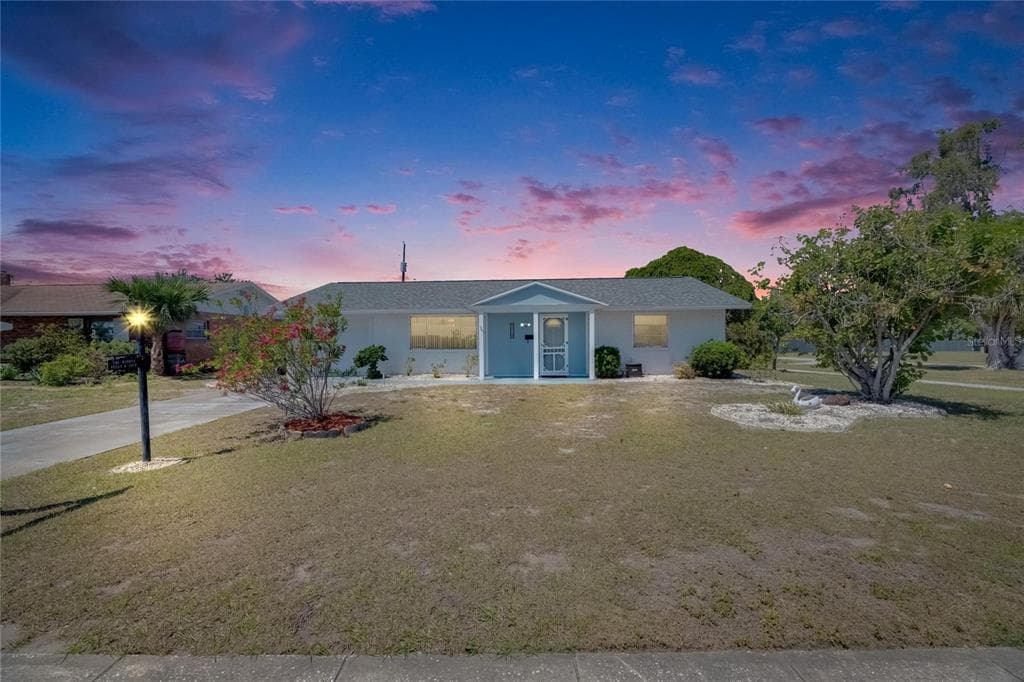 1112 CHERRY HILLS DRIVE SUN CITY CENTER, FL 33573