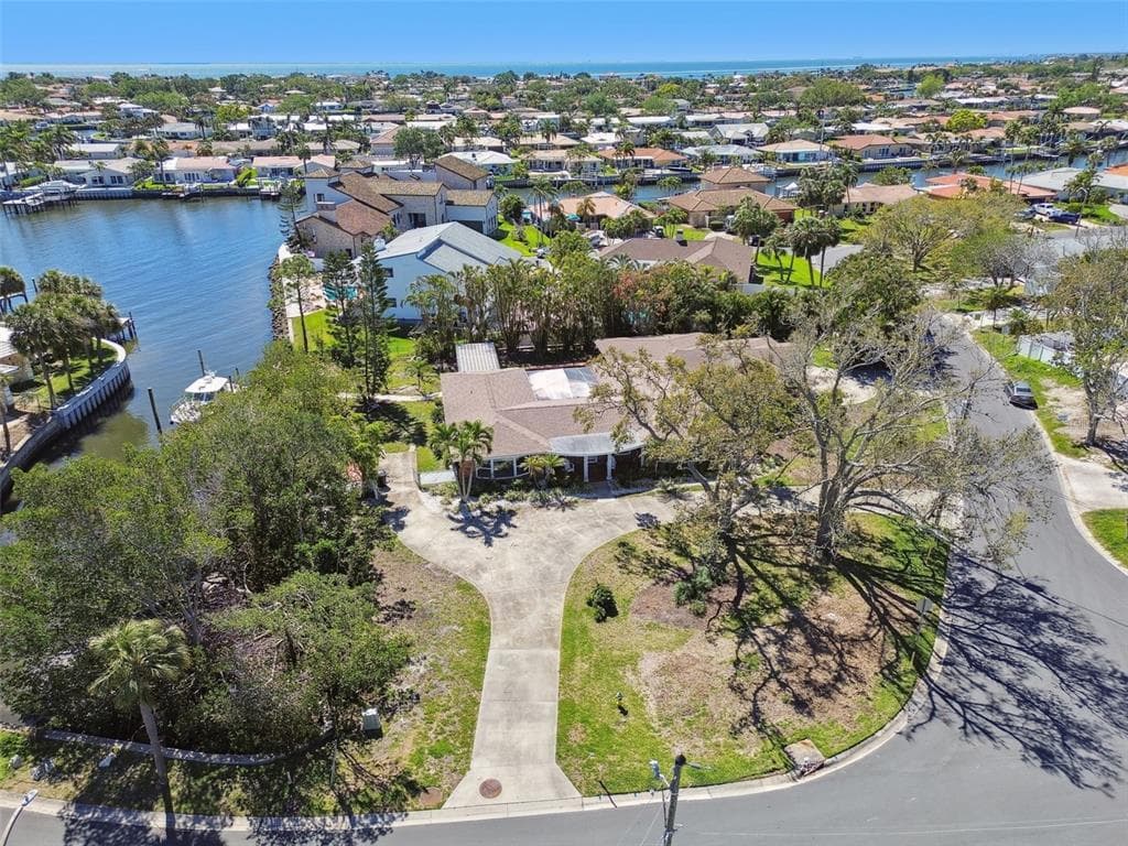 2180 BAYOU GRANDE BOULEVARD NE ST PETERSBURG, FL 33703