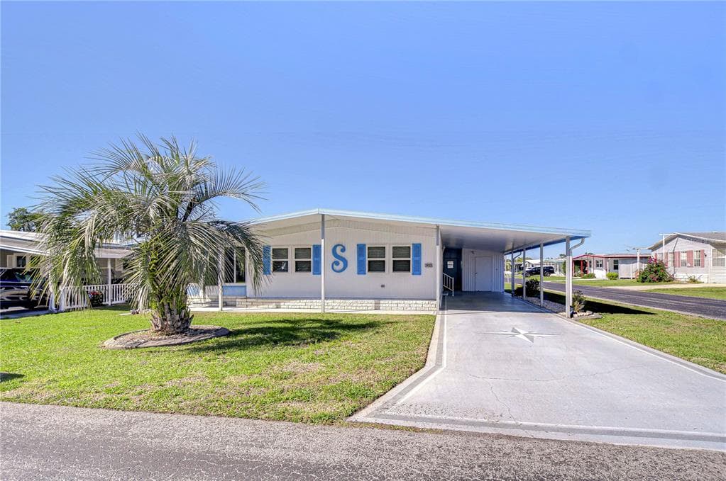 34925 CARL AVENUE ZEPHYRHILLS, FL 33541