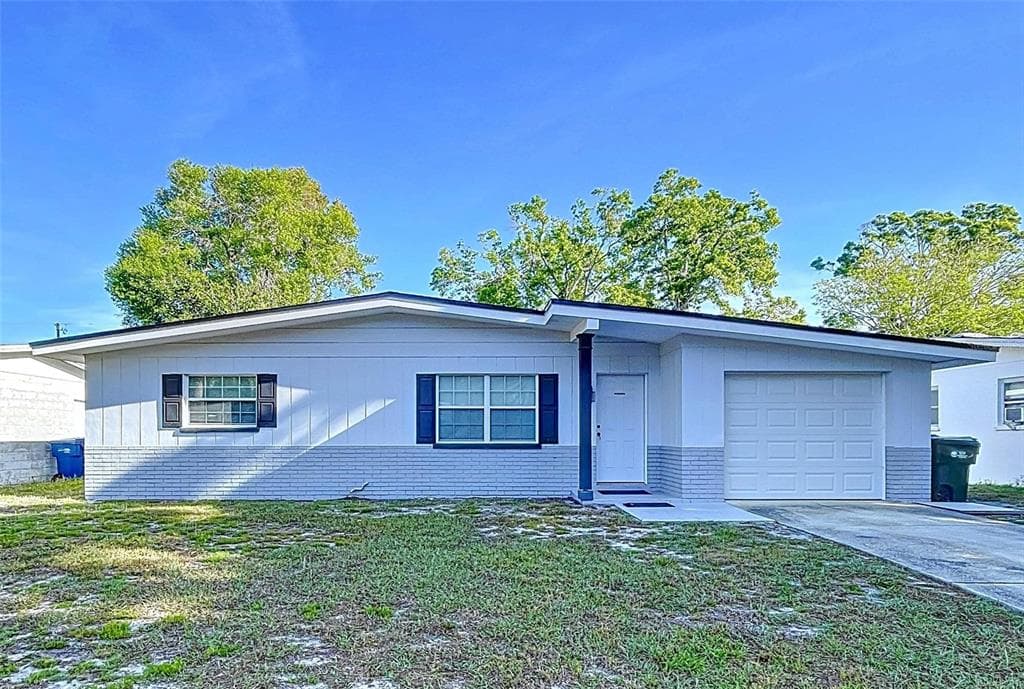 910 LAKESIDE DRIVE LARGO, FL 33778
