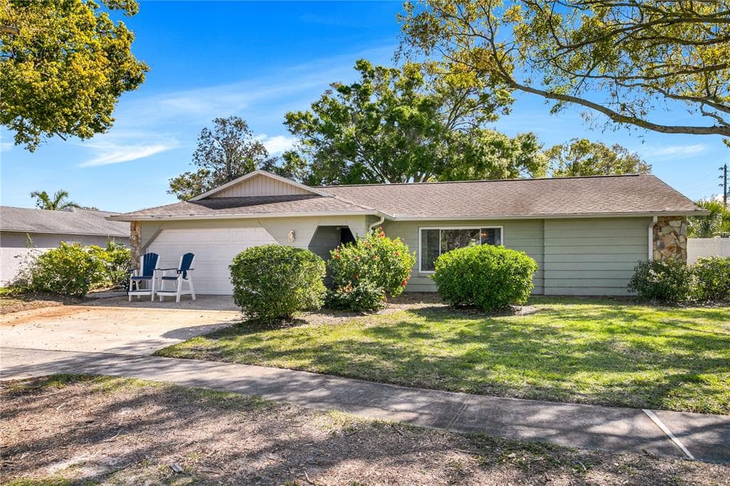 8613 LEONA STREET SEMINOLE, FL 33772